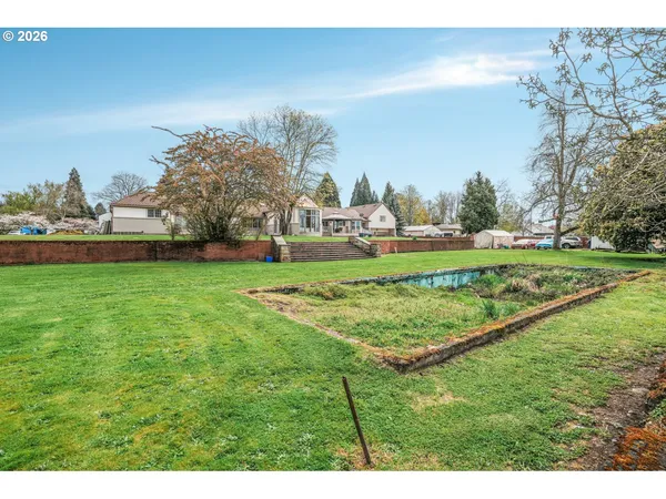 $1,250,000 | 710 North Molalla Avenue, Molalla, OR 97038
