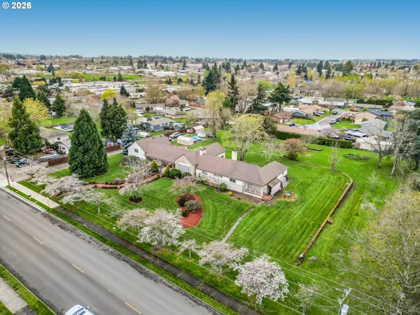 $1,250,000 | 710 North Molalla Avenue, Molalla, OR 97038