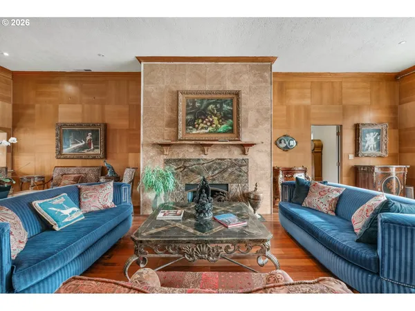 $1,250,000 | 710 North Molalla Avenue, Molalla, OR 97038