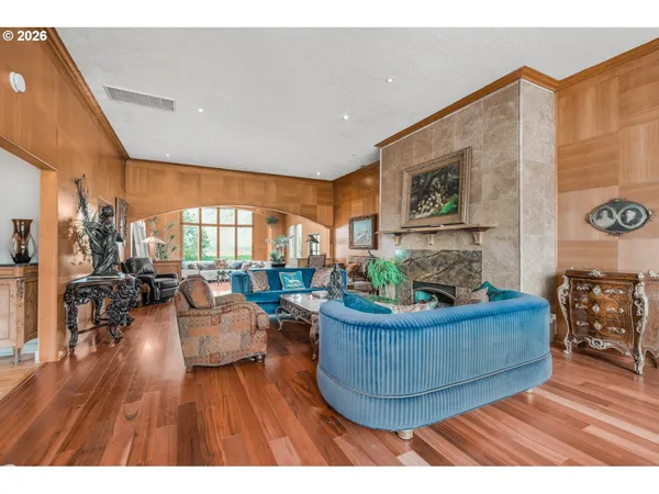 $1,250,000 | 710 North Molalla Avenue, Molalla, OR 97038