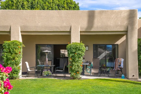 a picture of table and chairs in patio