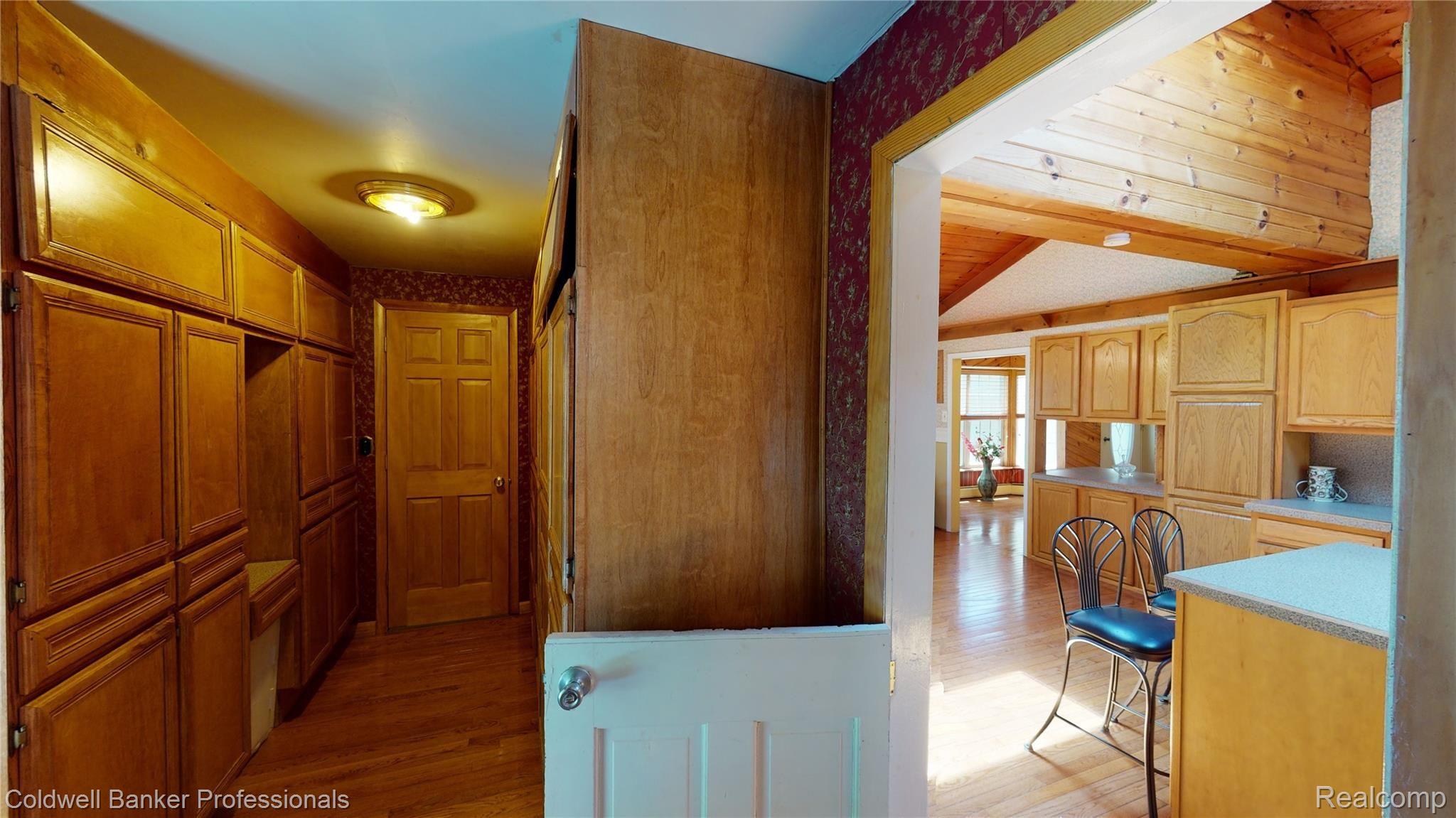 4094 West Willard Road Birch Run, MI 48415 - Photo 34 of 59 Cupboards and kitchen.jpg