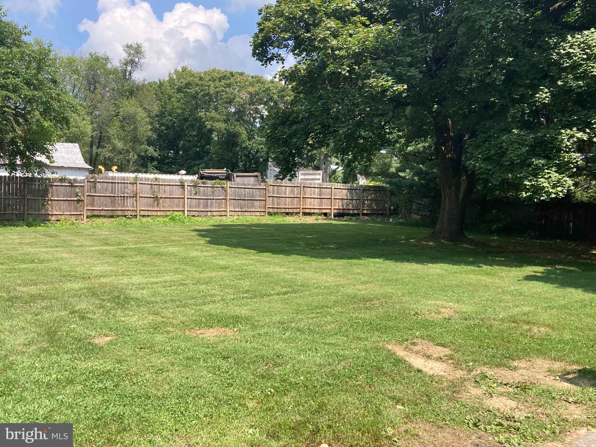 23825 Ridge Road Germantown, MD 20876 - Photo 4 of 15 Lots of room for outdoor activities.