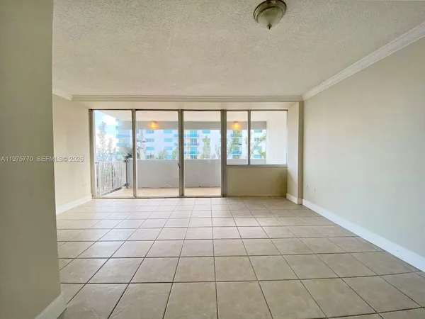 $1,600 | 7545 East Treasure Drive, Unit 3I, North Bay Village, FL 33141