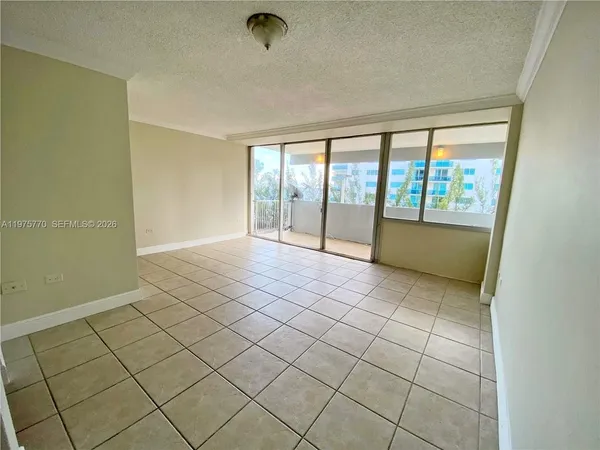 $1,600 | 7545 East Treasure Drive, Unit 3I, North Bay Village, FL 33141