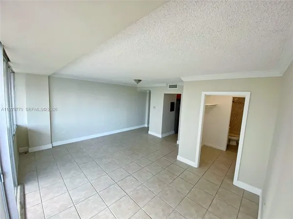 $1,600 | 7545 East Treasure Drive, Unit 3I, North Bay Village, FL 33141