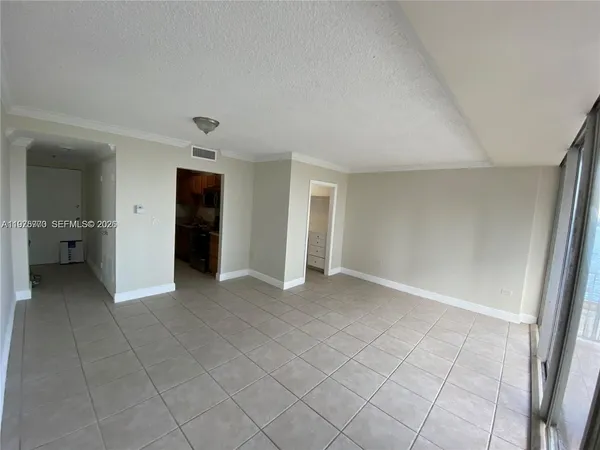 $1,600 | 7545 East Treasure Drive, Unit 3I, North Bay Village, FL 33141