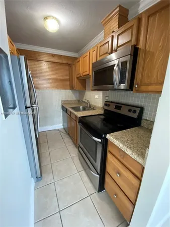 $1,600 | 7545 East Treasure Drive, Unit 3I, North Bay Village, FL 33141