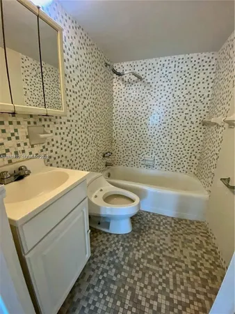 $1,600 | 7545 East Treasure Drive, Unit 3I, North Bay Village, FL 33141