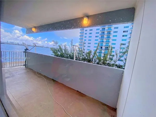 $1,600 | 7545 East Treasure Drive, Unit 3I, North Bay Village, FL 33141