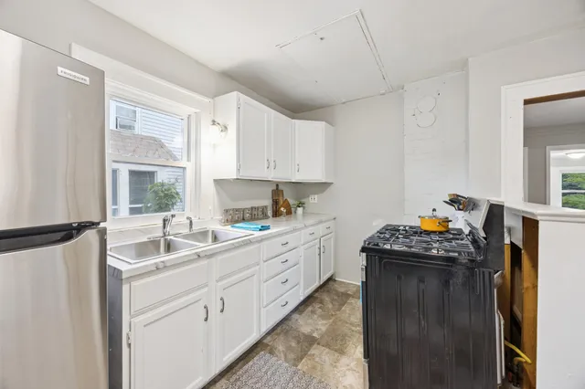 $184,900 | 1131 Marion Street, St. Paul, MN 55117