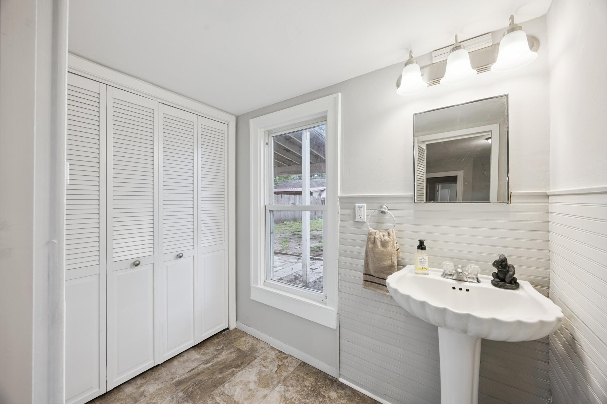 1131 Marion Street St. Paul, MN 55117 - Photo 14 of 21