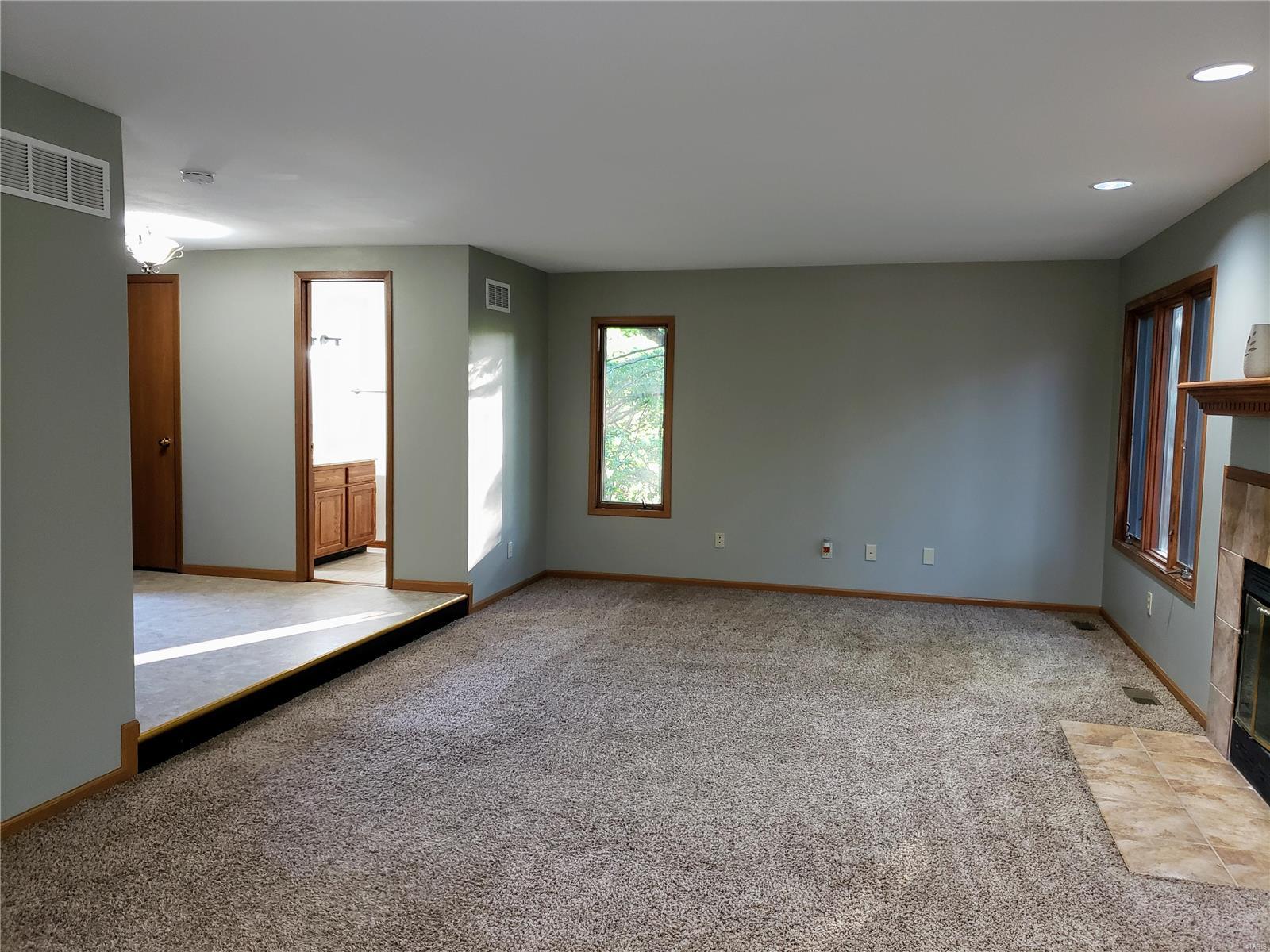 445 Blue Bird Lane Troy, IL 62294 - Photo 4 of 31