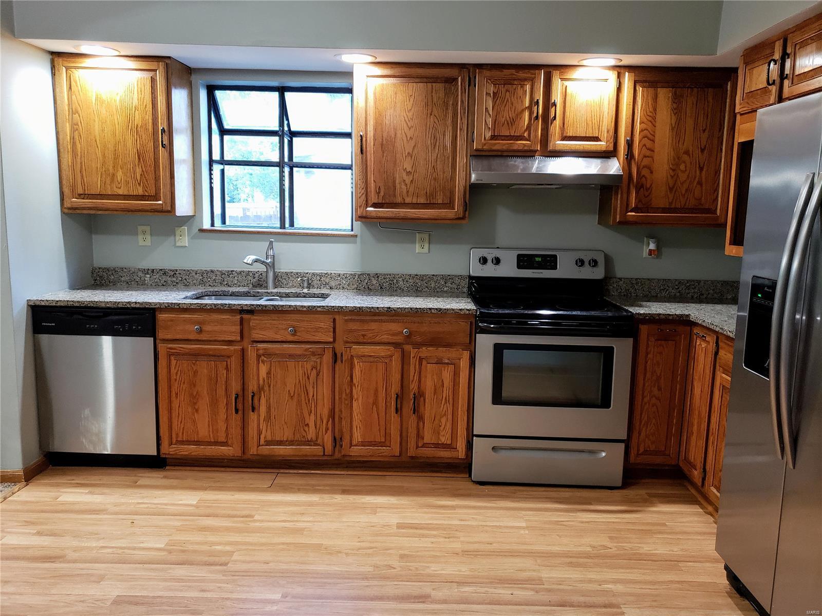445 Blue Bird Lane Troy, IL 62294 - Photo 8 of 31