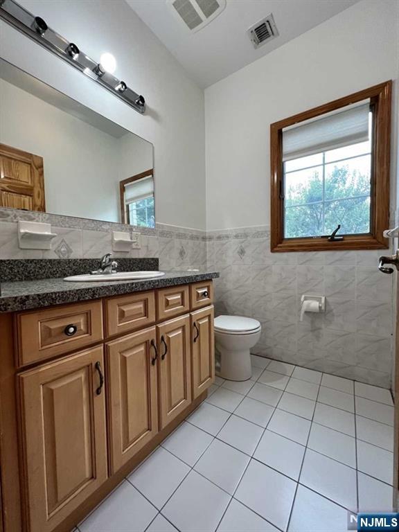 367 Morse Avenue Ridgefield, NJ 07657 - Photo 8 of 15