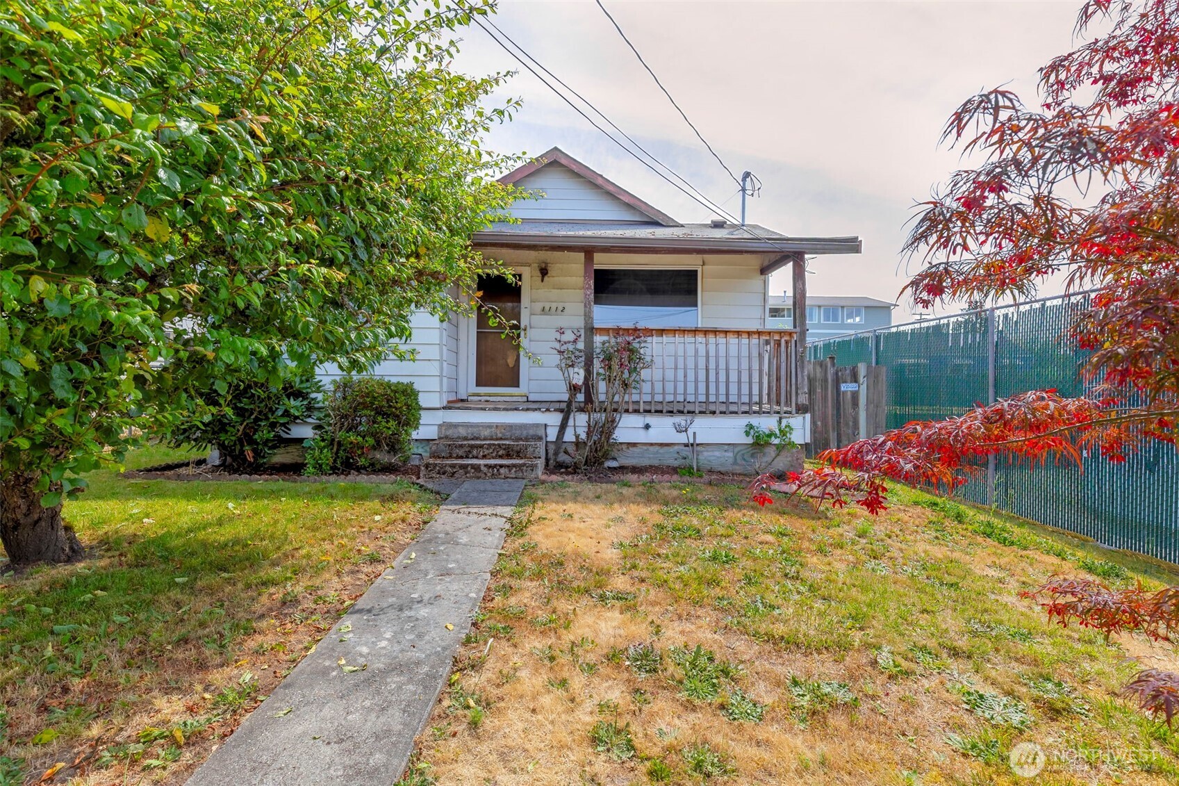 a view of a house with backyard and sitting area