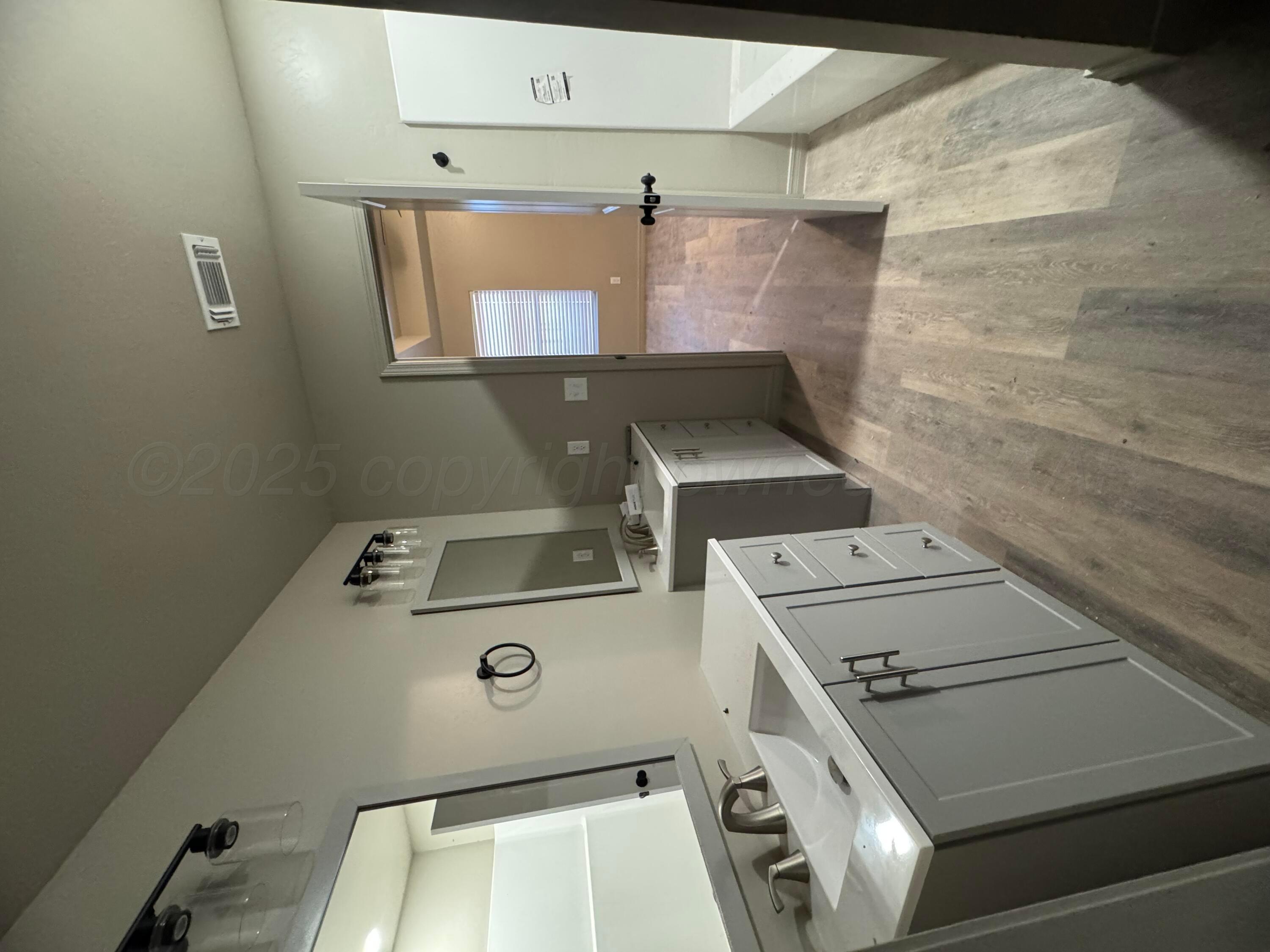 1112 Caprock Street Hereford, TX 79045 - Photo 9 of 10 a utility room with dryer and washer