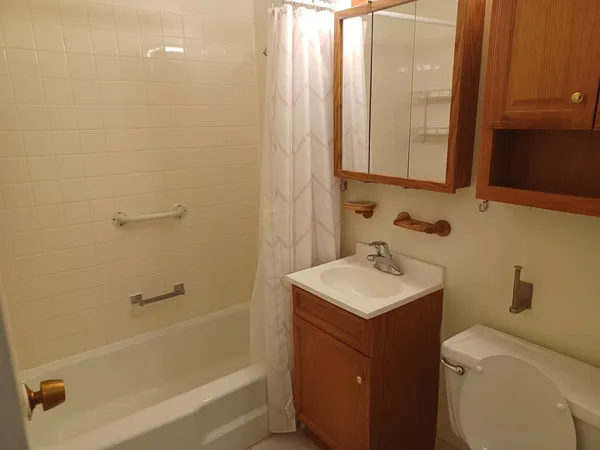 $1,575 | 5100 North Marine Drive, Unit 10C, Chicago, IL 60640