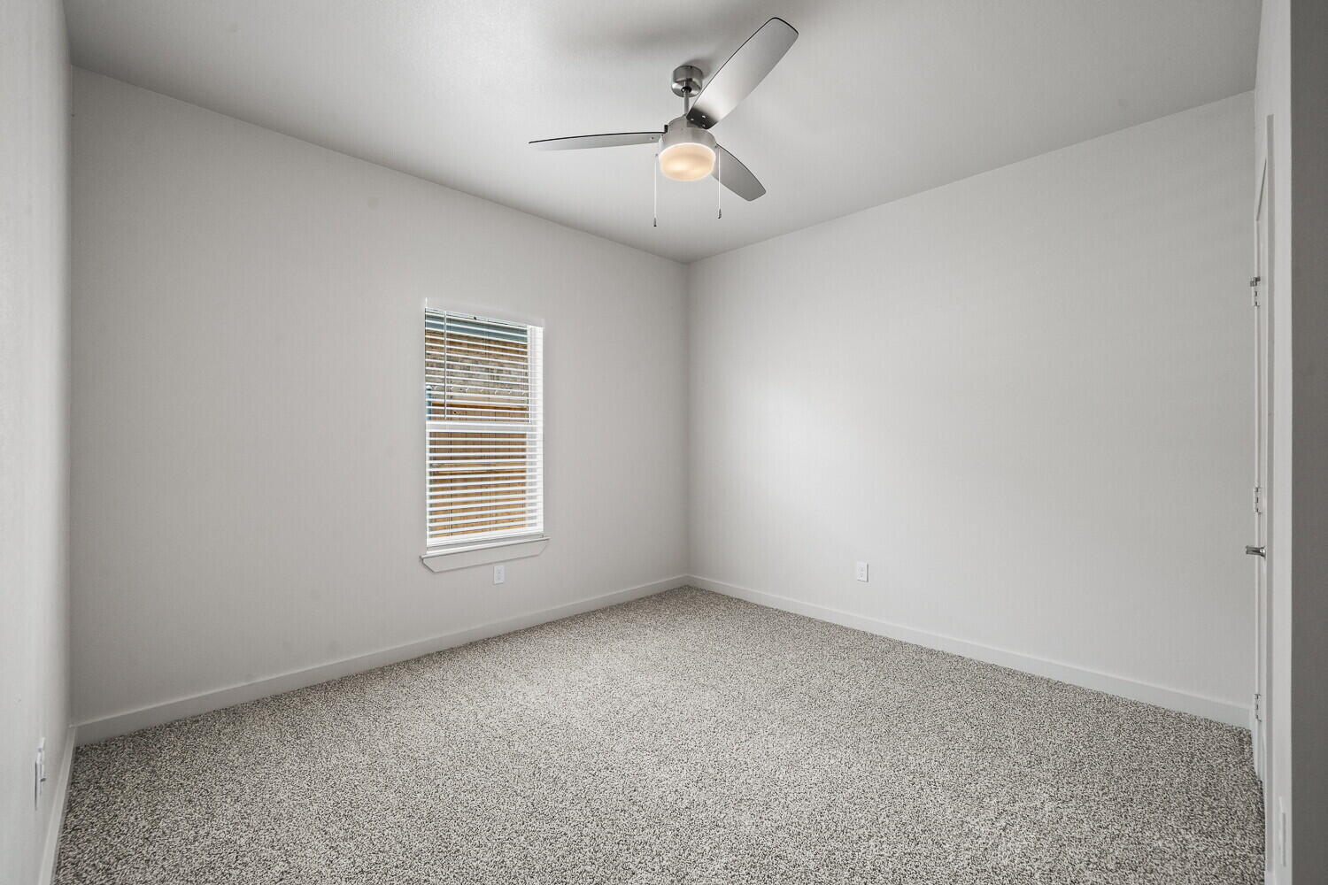 7006 40th Street, Unit B Lubbock, TX 79407 - Photo 18 of 20 7002 40th St B grey counters-3