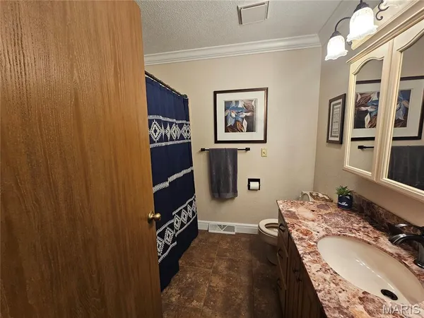 $285,000 | 806 Windy Way, Steeleville, IL 62288