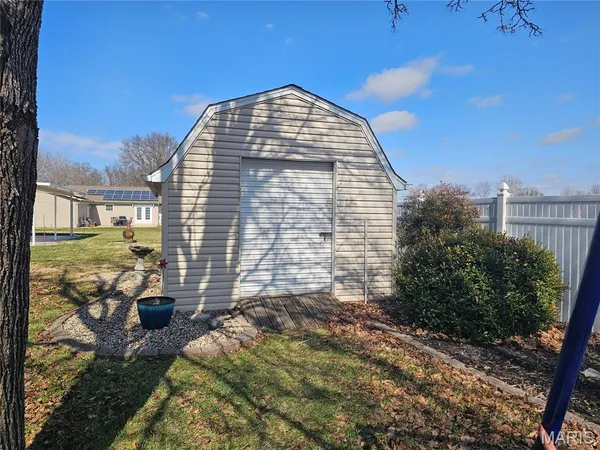 $285,000 | 806 Windy Way, Steeleville, IL 62288