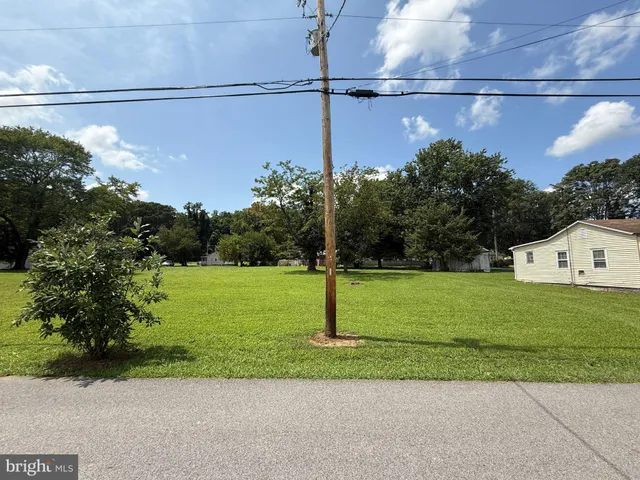 a view of a house with a big yard
