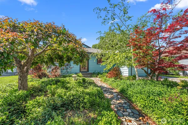 $588,800 | 229 West Allen Avenue, Chelan, WA 98816