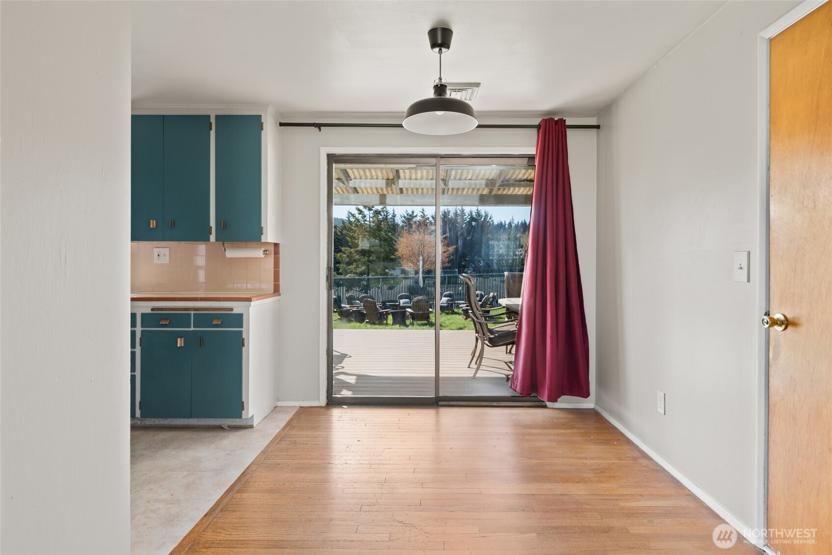 1805 37th Street Anacortes, WA 98221 - Photo 11 of 40 a view of an empty room with a window