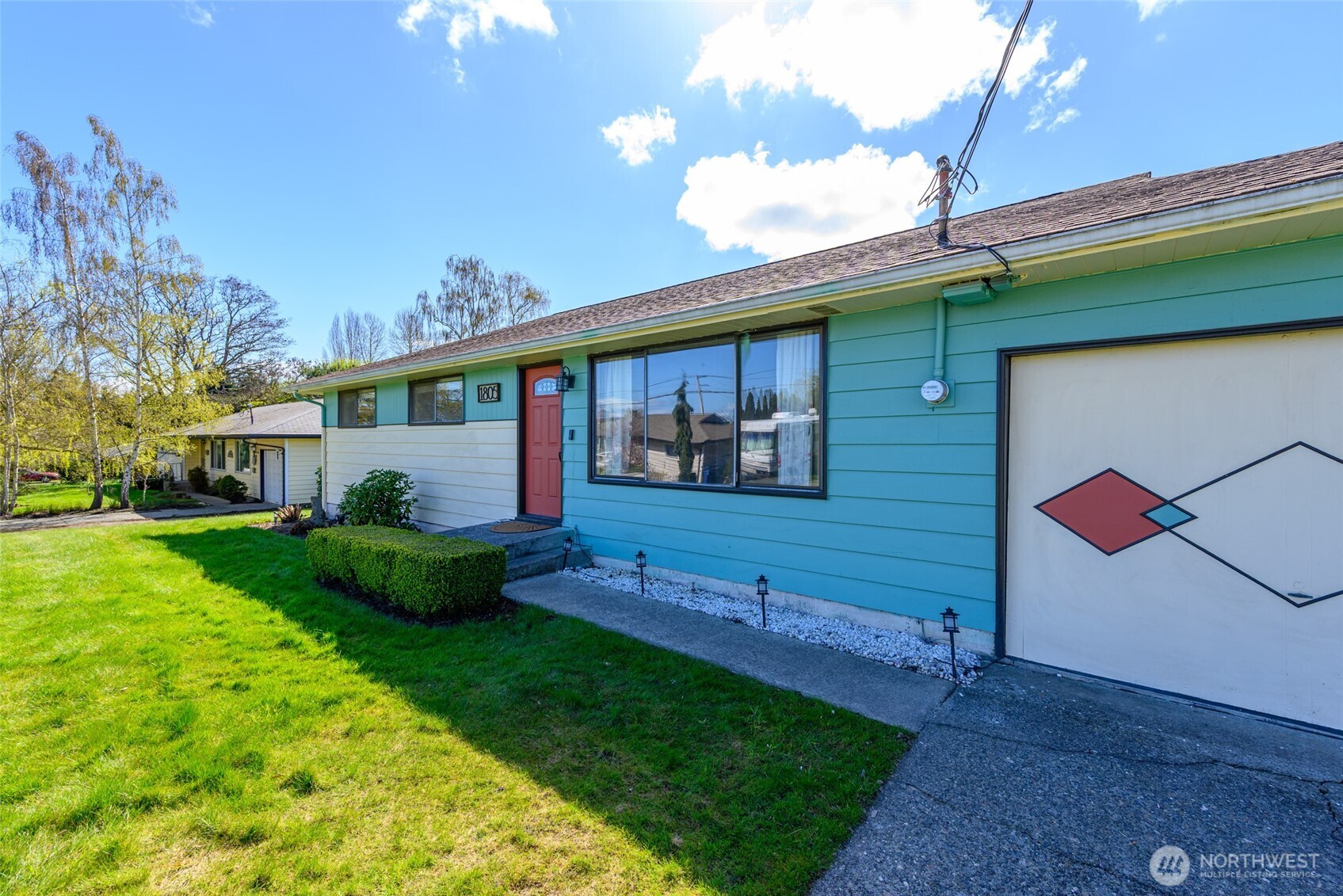 1805 37th Street Anacortes, WA 98221 - Photo 7 of 40 a front view of a house with garden