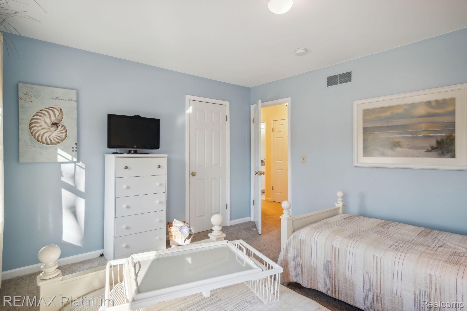440 Gulley Road Howell, MI 48843 - Photo 26 of 50 Bedroom with roomy closet