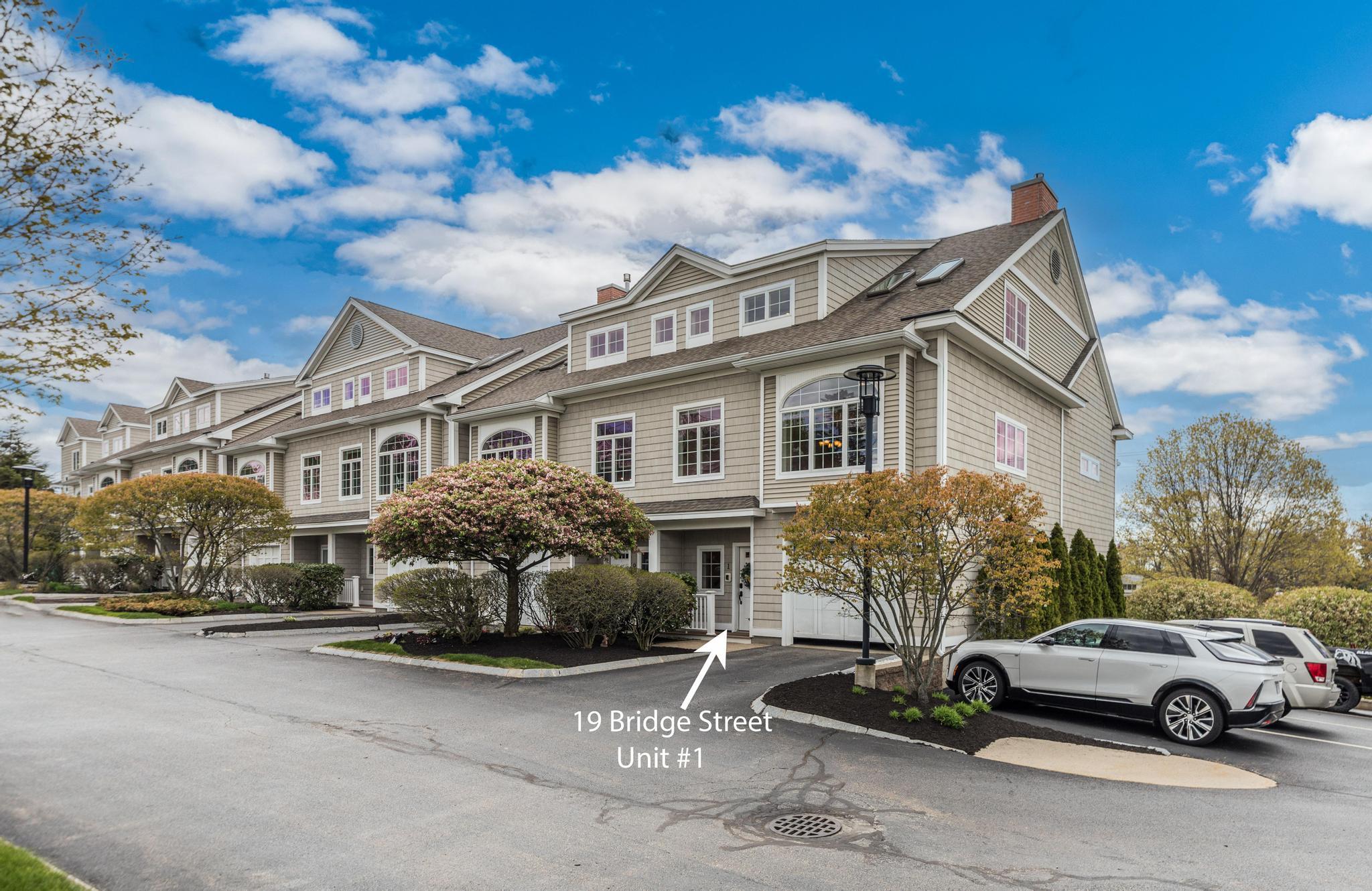 19 Bridge Street, Unit 1 Kittery, ME 03904 - Photo 2 of 44