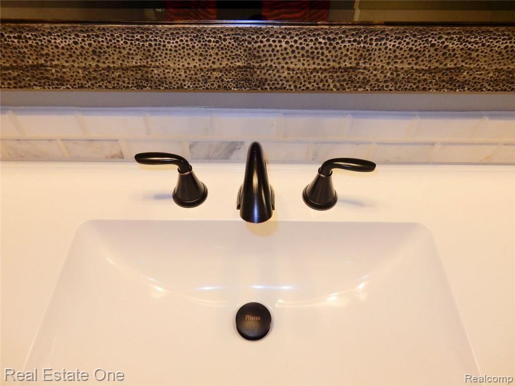 884 Ten Point Drive Rochester, MI 48309 - Photo 47 of 71 AULBathroomSink (Large).jpg