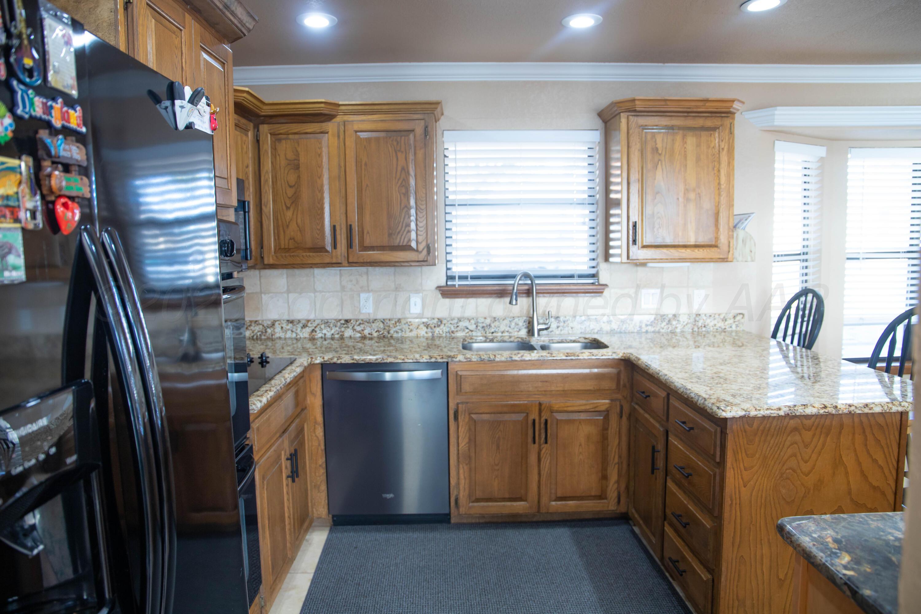 107 Pinehurst Street Borger, TX 79007 - Photo 11 of 33 IMG_7873