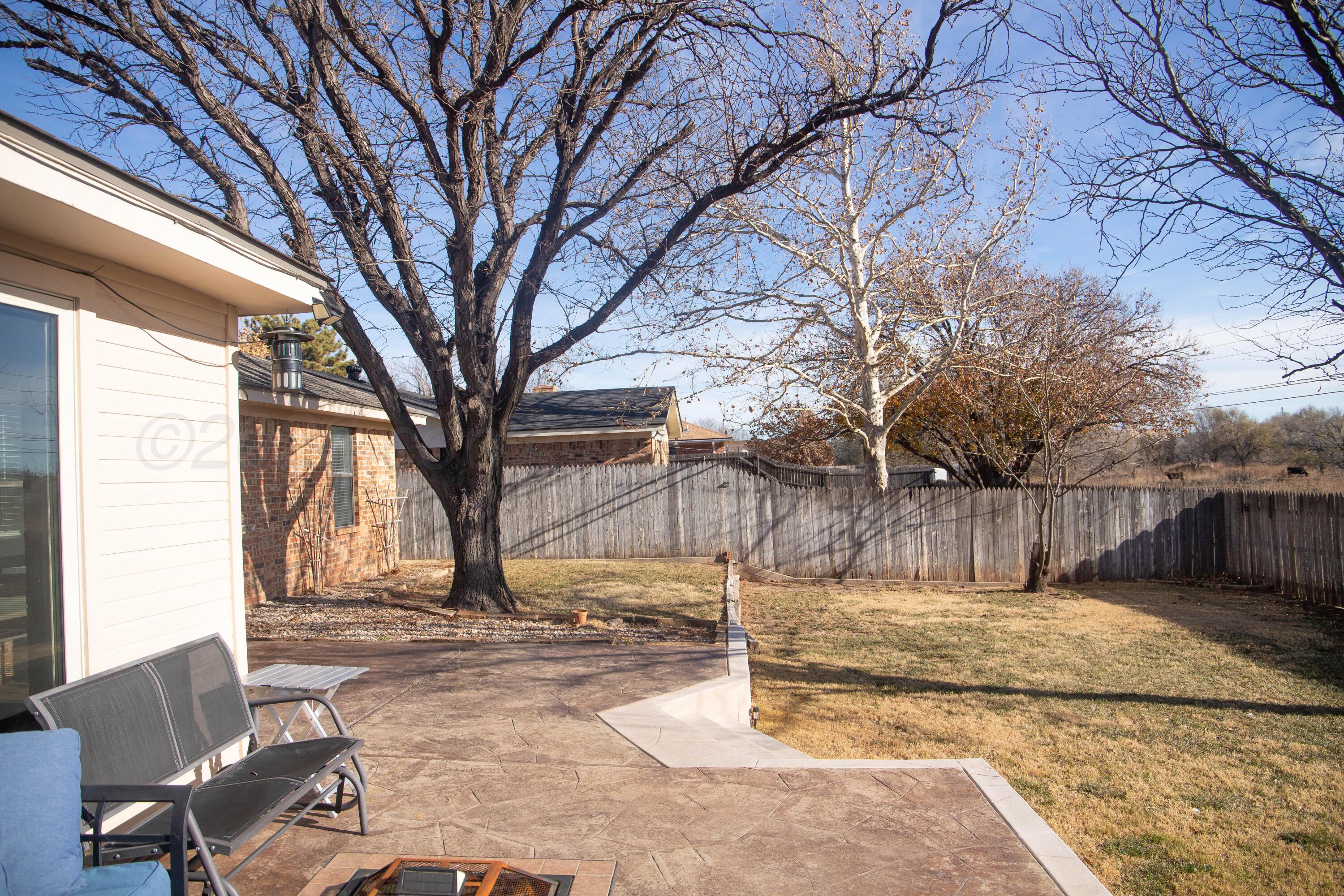 107 Pinehurst Street Borger, TX 79007 - Photo 5 of 33 IMG_7933