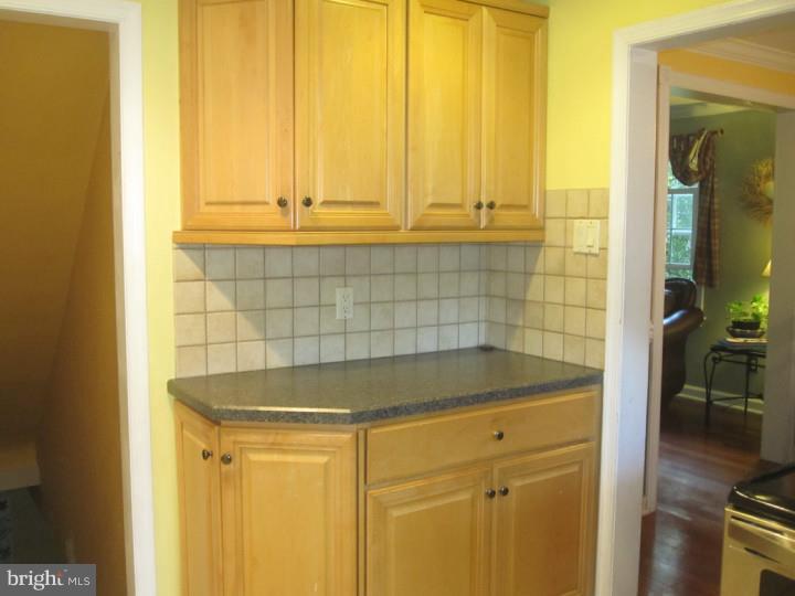 37 White Oak Road Springfield, PA 19064 - Photo 6 of 15 Kitchen