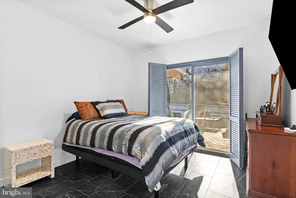 a close view of a bathtub in bathroom