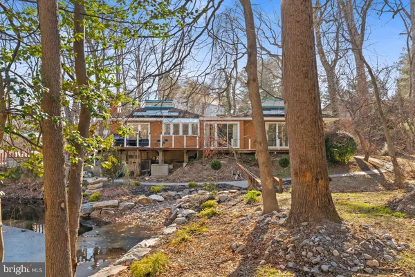 a view of a house with backyard and a tree