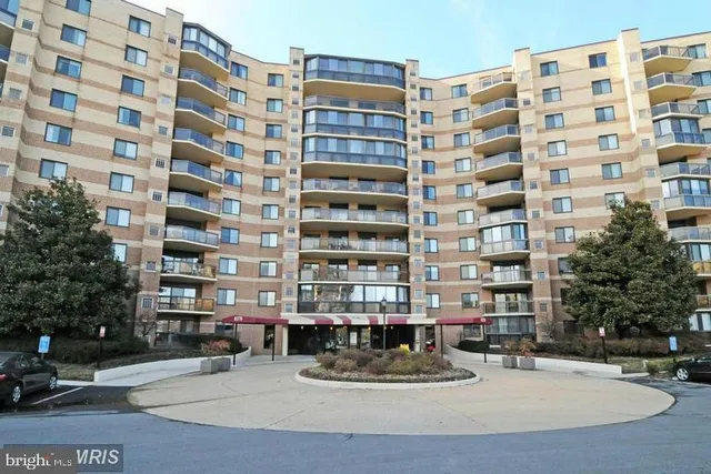 $2,750 | 8360 Greensboro Drive, Unit 811, McLean, VA 22102