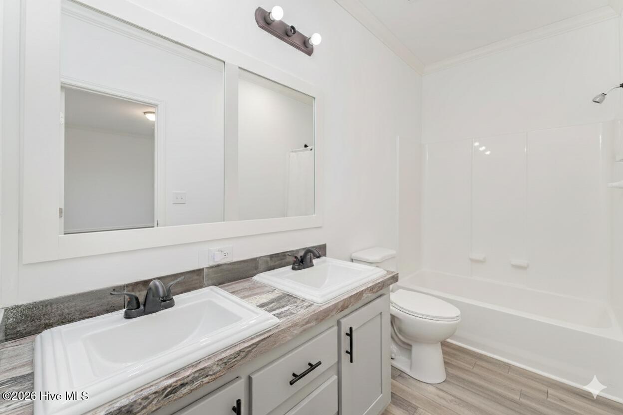 5204 Carr Road Wilson, NC 27893 - Photo 40 of 50 Hallway Bathroom