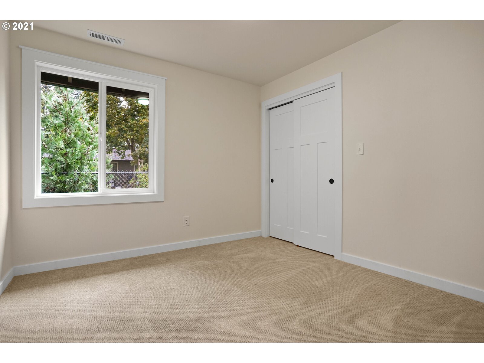 195 Mize Road Southeast Salem, OR 97302 - Photo 10 of 12 a view of an empty room with a window