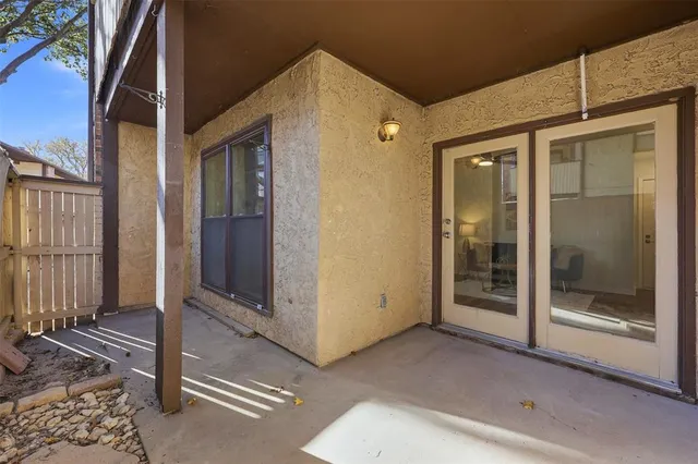 a view of a tennis court