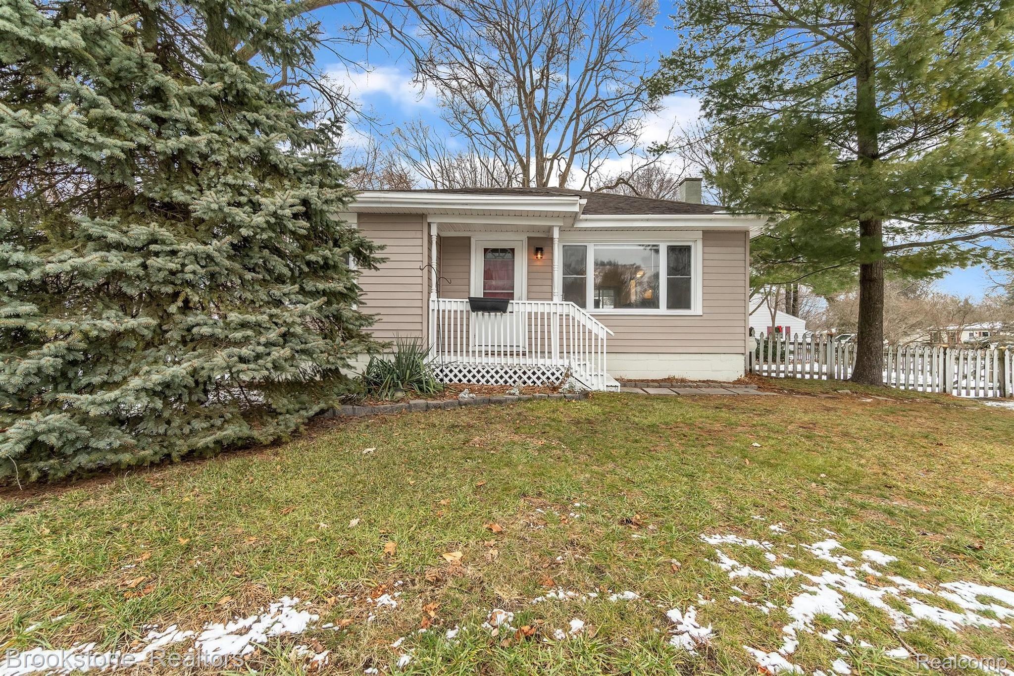 1395 Dawes Avenue Rochester, MI 48307 - Photo 3 of 36 03-1395 Dawes-windowstill-real-esta.jpg