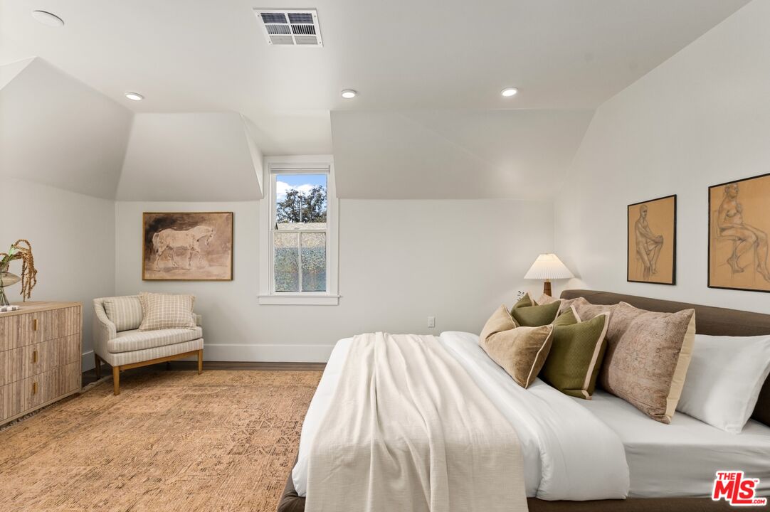 326 West 10th Street Long Beach, CA 90813 - Photo 14 of 32