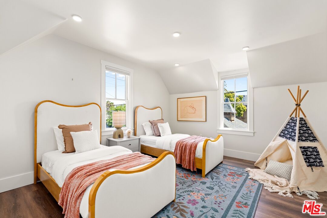 326 West 10th Street Long Beach, CA 90813 - Photo 21 of 32