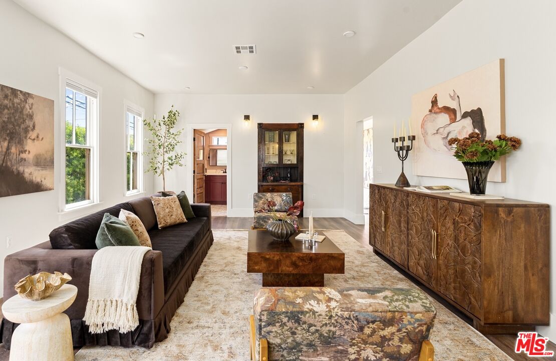 326 West 10th Street Long Beach, CA 90813 - Photo 3 of 32
