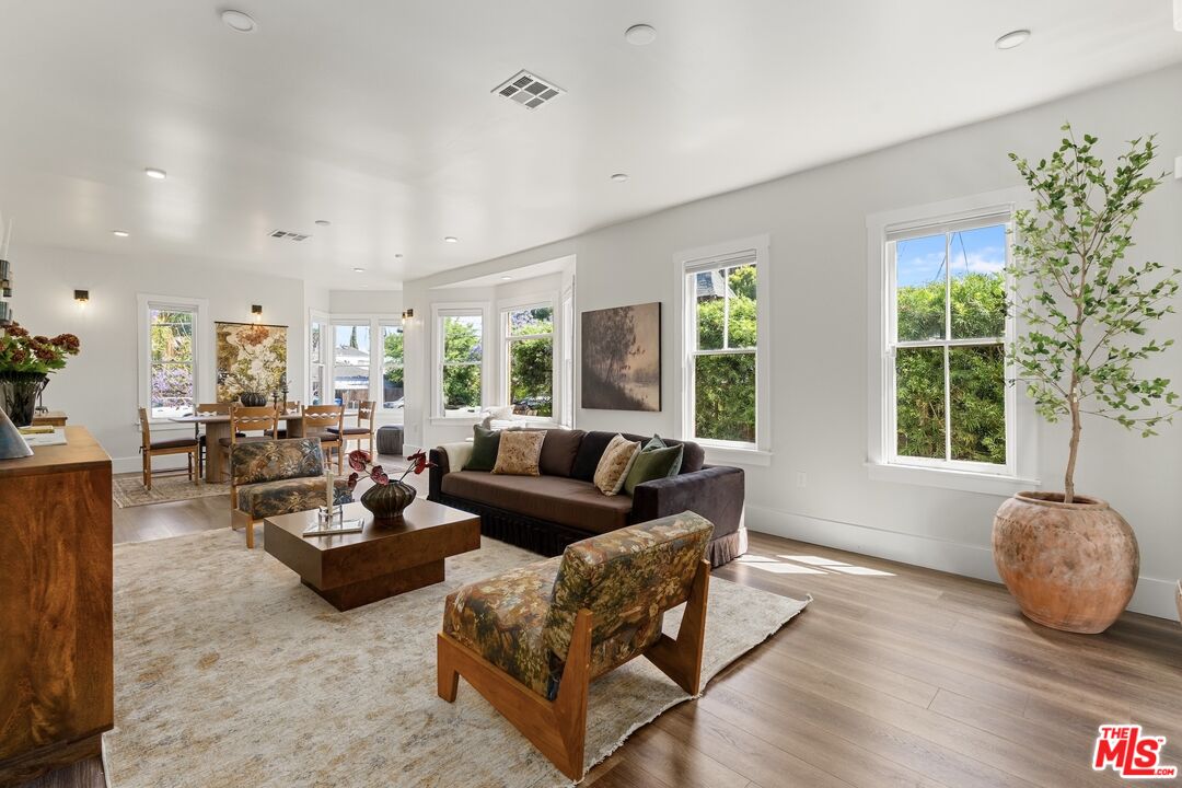326 West 10th Street Long Beach, CA 90813 - Photo 5 of 32