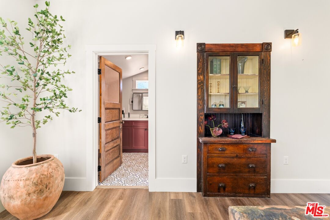 326 West 10th Street Long Beach, CA 90813 - Photo 6 of 32
