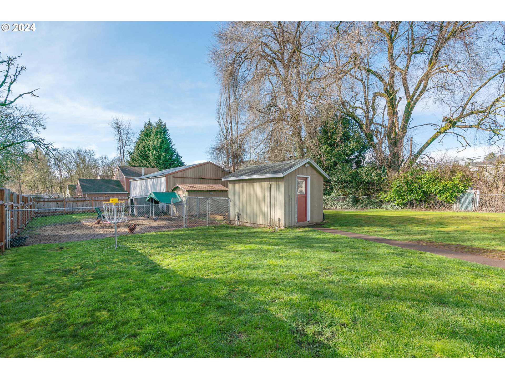 3305 Northwest Glencoe Road Hillsboro, OR 97124 - Photo 28 of 36 a backyard of a house with table and chairs