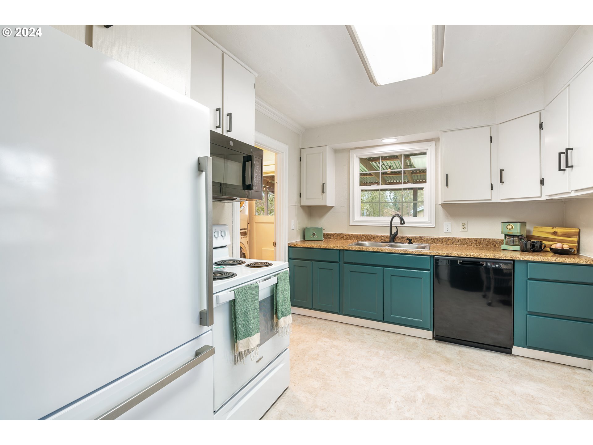 3305 Northwest Glencoe Road Hillsboro, OR 97124 - Photo 9 of 36 a kitchen with stainless steel appliances granite countertop a stove a sink and a refrigerator