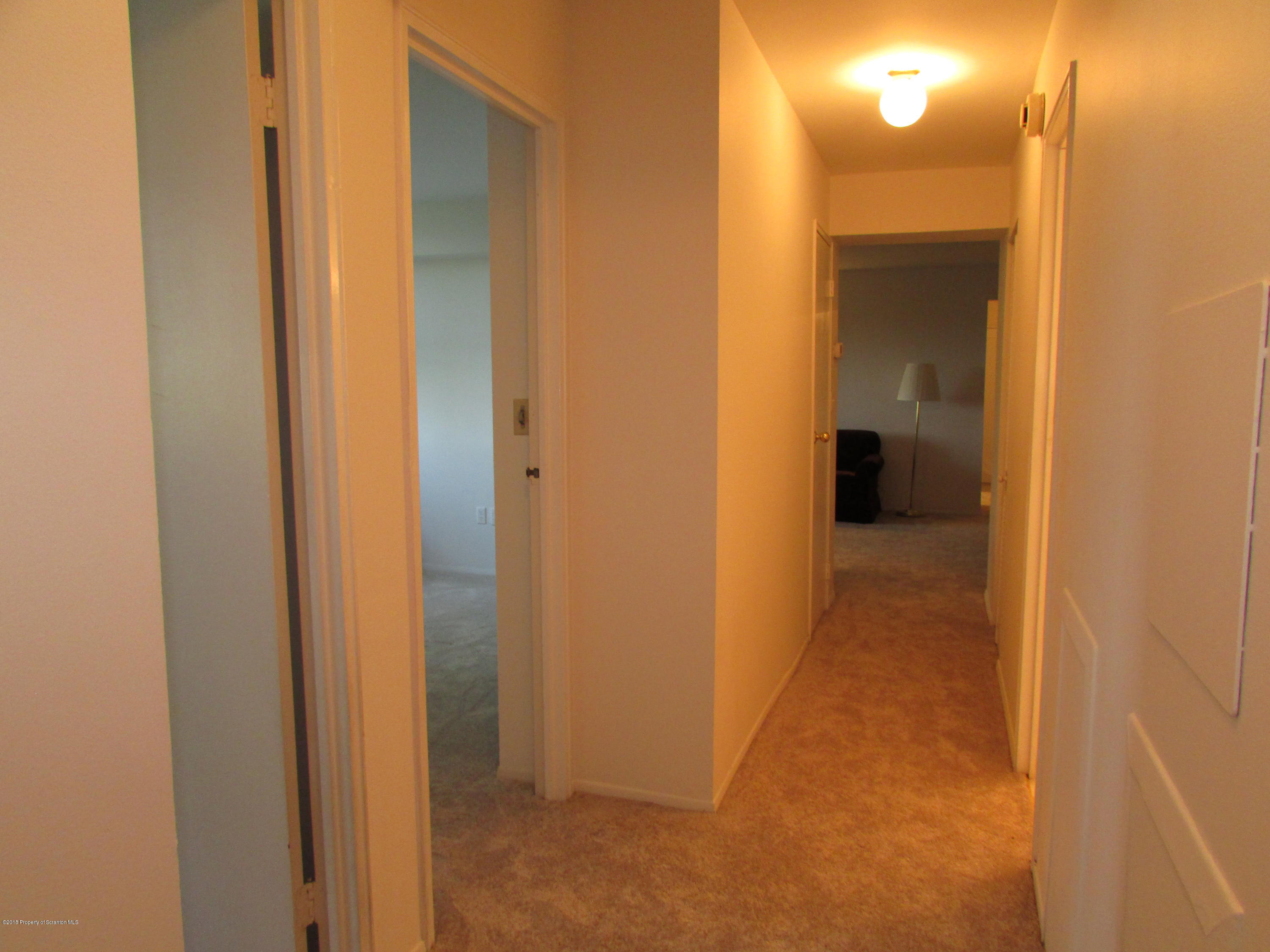 1506 Summit Pointe Drive Scranton, PA 18508 - Photo 12 of 28 Gallery Image 12
